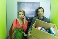 Danni Lowinski – Um wieder an Geld zu kommen, will Olli (Jan Sosniok, r.) Danni (Annette Frier, l.) helfen - gemeinsam nehmen sie einen neuen Fall an. Doch ist das wirklich eine gute Idee?