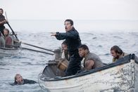 Moby Dick – Starbuck (Ethan Hawke) und die Mannschaft folgen Captain Ahab in den gefährlichen Kampf.