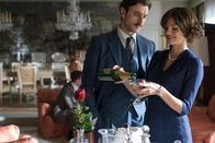 Velvet – Mateo Ruiz (Javier Rey, l.); Bárbara de Senillosa (Amaia Salamanca, r.)