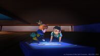 Die Borger – Arrietty und Bernard sind ratlos. Wie löscht man Dateien in einem Handy?