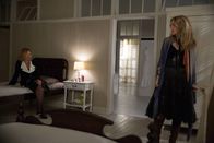American Horror Story – Da Fiona (Jessica Lange, l.) Misty (Lily Rabe, r.) nicht umbringen kann, muss sie sich einen neuen Weg suchen, um länger an der Macht bleiben zu können ...