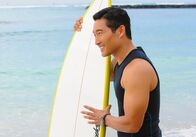 Hawaii Five-0 – Wird von der internen Ermittlung befragt, da der Verdacht aufgekommen ist, dass er vor fünfzehn Jahren einen Mord vertuscht hat: Chin (Daniel Dae Kim) ...