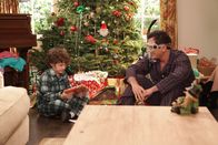 Modern Family – v.li.: Luke Dunphy (Nolan Gould), Phil Dunphy (Ty Burrell).