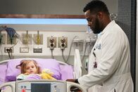 Chicago Med – Er steht unter Druck: Guy Lockard als Dr. Dylan Scott