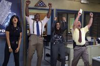 Brooklyn Nine-Nine – V.l.: Rosa Diaz (Stephanie Beatriz), Terry Jeffords (Terry Crews), Amy Santiago (Melissa Fumero), Charles Boyle (Joe Lo Truglio)
