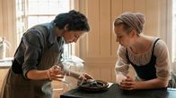 Outlander – Suche nach dem Penicillin-Schimmel: Caitriona Balfe als Claire Randall, Lauren Lyle als Marsali