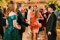 The Goldbergs – Brea Bee (Sadie Stanley, l.), Adam Goldberg (Sean Giambrone, 2.v.l.), Dave Kim (Kenny Ridwan, r.)