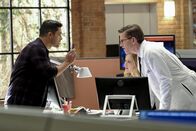 Navy CIS – War es wirklich Selbstmord? Das NCIS-Team (v.l.n.r.: Wilmer Valderrama, Emily Wickersham und Brian Dietzen) entdeckt im scheinbar perfekten Leben der Toten ein dunkles Geheimnis ...