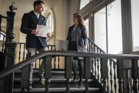 Elementary – Ein neuer spannender Fall wartet auf Holmes (Jonny Lee Miller, l.) und Watson (Lucy Liu, r.) ...