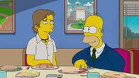 Die Simpsons – Bode Wright (l.); Homer (r.)