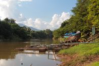 Malcolm mittendrin – Bootsanlegestelle am Fluss Ping in Chiang Mai.