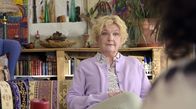 Käthe und ich - Der kleine Ritter – Die Sozialarbeiterin Gudrun Tönnissen (Saskia Vester) bleibt bei ihrer Entscheidung.