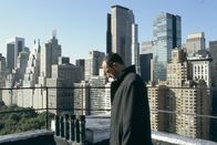 Léon - Der Profi – Léon (Jean Reno) Die Verwendung des sendungsbezogenen Materials ist nur mit dem Hinweis und Verlinkung auf TVNOW gestattet.