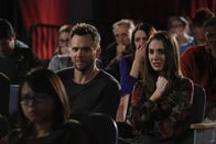 Community – Changs Auftritt in der Schulaufführung von "Karate Kid" wird für Jeff (Joel McHale, l.) und Annie (Alison Brie, r.) überraschend bewegend ...