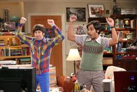 The Big Bang Theory – L-R: Simon Helberg (Howard Wolowitz), Rajesh Koothrappali (Kunal Nayyar).