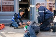 9-1-1 Notruf L.A. – Kenneth Choi (Howie ‚Chimney‘ Han, li.).