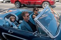 Professor Love – Richard (Pierce Brosnan, vorne l.); Olivia (Salma Hayek, r.)