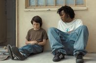 mid90s – Stevie (Sunny Suljic, l) schüttet Ray (Na-kel Smith) sein Herz aus.