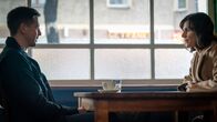 Furia – Asgeir (Pål Sverre Hagen) trifft in einem Café auf Kathi Falke (Nina Kunzendorf), um Informationen über die rechte Terrorzelle auszutauschen, die aus Norwegen nun in Berlin angekommen ist.