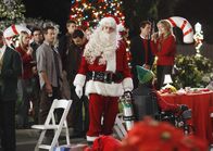 Desperate Housewives – Für Art (Matt Roth, M.) ist die Weihnachtsfeier der Wisteria Lane eine Zumutung ....