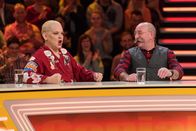Genial daneben – Die geniale Antwort voller Inbrunst. Hella von Sinnen (l.) und Horst Lichter (r.) sind mit Leidenschaft dabei.