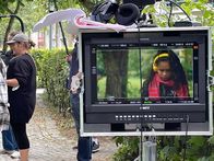 pur+ – "PUR+" war bei den Dreharbeiten der ZDF-Webserie "ECHT" dabei und hat mit den Schauspielerinnen gesprochen. In der Serie geht es es um eine gute Zweierfreundschaft, die ins Wanken gerät.