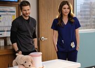 Atlanta Medical – Dr. Conrad Hawkins (Matt Czuchry, l.); Dr. Kit Voss (Jane Leeves, r.)