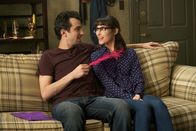 Man Seeking Woman – Josh Greenberg (Jay Baruchel, l.); Claire (Liane Balaban, r.)