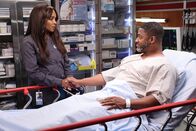 Chicago Med – l-r: Maggie Lockwood (Marlyne Barrett), Wayne T. Carr als Grant Young