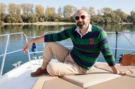 Labaule und Erben – Ganz der freundliche Nachbar, der seinen neuen Freunden einen schönen Tag bereiten will: Ali Ben Hussini (Husam Chadat).