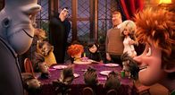 Hotel Transsilvanien 2 – "Hotel Transsilvanien 2", Die junge Vampirin Mavis und ihr Menschen-Bräutigam Johnny haben geheiratet. Und schon ein Jahr später stellt sich Nachwuchs ein. Opa Dracula ist überstolz auf den kleinen Dennis. Sorge macht ihm nur, dass der Kleine weder Anzeichen für Fangzähne noch Flugkünste zeigt. Bis zum fünften Geburtstag hat er noch Zeit, dann will Mavis mit ihm nach Kalifornien umziehen. Opa Dracu und seine bunte Monster-Truppe versuchen alles, um Dennis zu einem niedlichen Blutsauger zu machen. Selbst Urgroßvater Vlad soll da weiterhelfen.