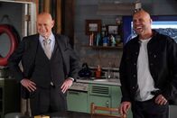 Navy CIS: L.A. – Hollace Kilbride (Gerald McRaney, l.); Bill Newsome (Randy Couture, r.)