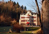Sturm der Liebe – Der Fürstenhof, ein fiktives oberbayerisches Luxushotel, ist Schauplatz der erfolgreichsten Telenovela im deutschen Fernsehen.