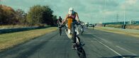 Rodeo – Die Biker messen sich auf der Rennstrecke bei tollkühnen Stunts.