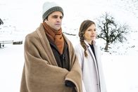 Der Bergdoktor – Anna (Leonie Rainer) und Michael (Maximilian Grill) sprechen nach ihrer Trennung zum ersten Mal über ihre Gefühle. Durch die Hypochondrie haben die beiden ihre Beziehung aus den Augen verloren.