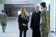 Navy CIS – Ellie Bishop (Emily Wickersham, l.); Leroy Jethro Gibbs (Mark Harmon, r.)
