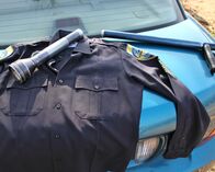 UFO-Jäger – Clovis, CA USA: Die Uniform von Officer Amparano aus der Nacht, in der er mit dem UFO in Kontakt kam. (Bildnachweis: Snake Oil Productions)
