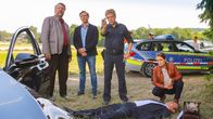 Die Rosenheim-Cops – Die Rosenheim-Cops ermitteln, nachdem der Inhaber eines exklusiven Limousinen-Fahrservices ermordet aufgefunden wurde. Von links: Anton Stadler (Dieter Fischer), Christian Bach (Patrick Kalupa), Michael Mohr (Max Müller), Sandra Mai (Sina Wilke).