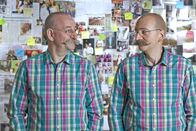 Kessler ist ... – Michael Kessler als Horst Lichter mit Horst Lichter vor der Fotowand.