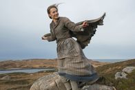 Slow West – Das Sehnsuchtsziel der Reise des jungen Schotten Jay ist seine große Liebe Rose Ross (Caren Pistorius).