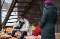 Sturm der Liebe – Denise (Helen Barke, r.) will Joshua (Julian Schneider, l.) überreden, Annabelle nicht anzuzeigen.