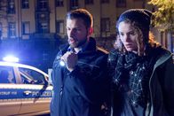 Der Staatsanwalt – Kaja Semper (Marthe Lola) wird von der Polizei beim nächtlichen Sprayen erwischt. Bei ihrem Fluchtversuch machen sie und der Beamte, der sie verfolgt, einen grausigen Fund - die Leiche einer jungen Frau, die erschlagen auf dem Boden liegt.