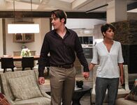 Extant – Ende gut, alles gut? Molly (Halle Berry, r.) und John (Goran Visnjic, l.) scheinen wieder vereint zu sein ...