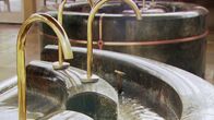 Doc Fischer – Das Wissen um die Heilwirkung von Wasser ist immer mehr in Vergessenheit geraten – obwohl Heilwässern viele positiven gesundheitlichen Effekte zugeschrieben werden. Zu recht?