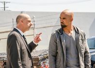 S.W.A.T. – (v.li.): David Marciano (Detective Steve Billings), Shemar Moore (Daniel ‚Hondo‘ Harrelson).