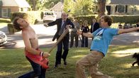 Die Stiefbrüder – Vorne, l-r: Dale Doback (John C. Reilly), Dr. Robert Doback (Richard Jenkins), Brennan Huff (Will Ferrell)