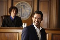 Lucifer – Als seine Mutter die Verteidigung des Mörders von Chloes Vater übernimmt, um Lucifer (Tom Ellis) zu zeigen, wie wenig er und Chloe zusammenpassen, muss der Teufel eine Entscheidung treffen ...
