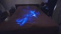 Ermittler! – Durch Luminol sichtbar gemachter Körperabdruck auf Bett.