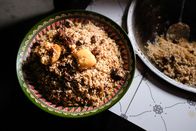 Zu Tisch ... – Zu Tisch Usbekistan Das usbekische Nationalgericht Plov mit Quitten Copyright: SRF/Berlin Producers Media/Dunja Engelbrecht