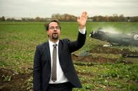 Tatort – Kaum zu glauben: Prof. Karl-Friedrich Boerne (Jan Josef Liefers) völlig unversehrt an der Unfallstelle.